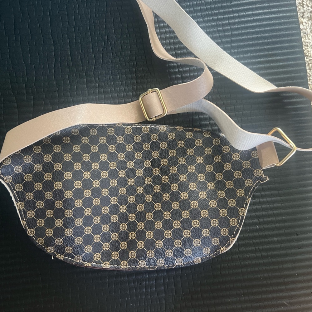 Louis Vuitton Monogram Style Fanny Pack - Picture 2 of 2